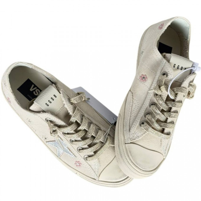 КЕДЫ  GOLDEN GOOSE V-Star in Beige Suede with Silver Star